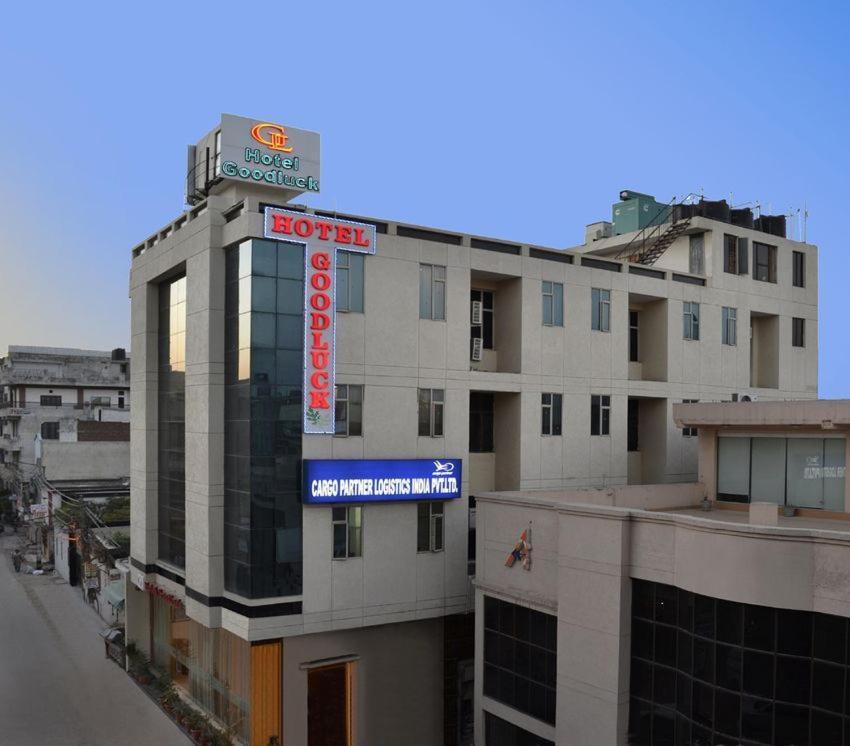 Airport Hotel Goodluck Neu-Delhi Exterior foto