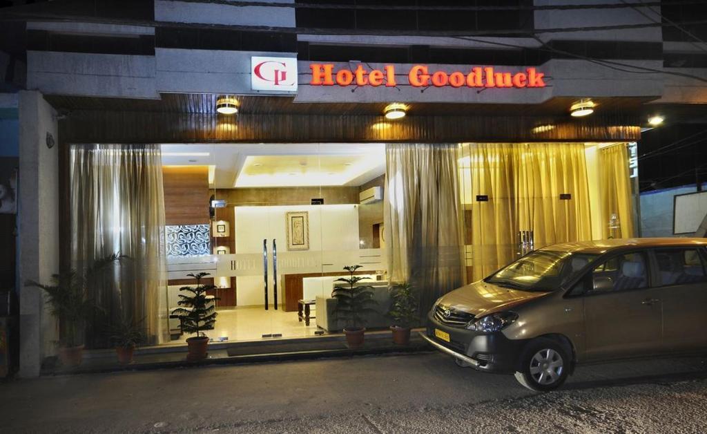 Airport Hotel Goodluck Neu-Delhi Exterior foto